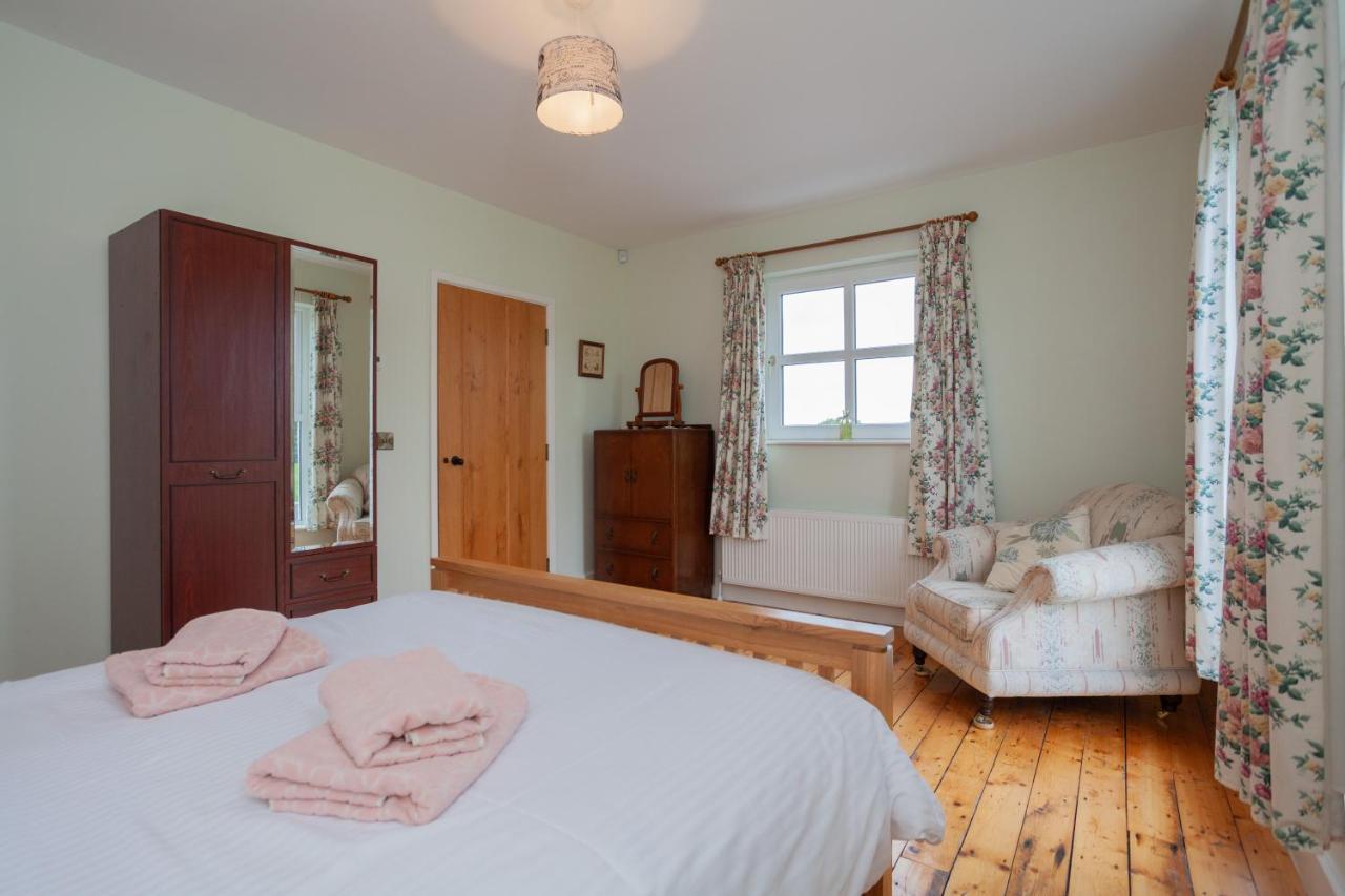 Beautiful Mountain Views & Private Hot Tub Villa Kilcoo Exteriör bild