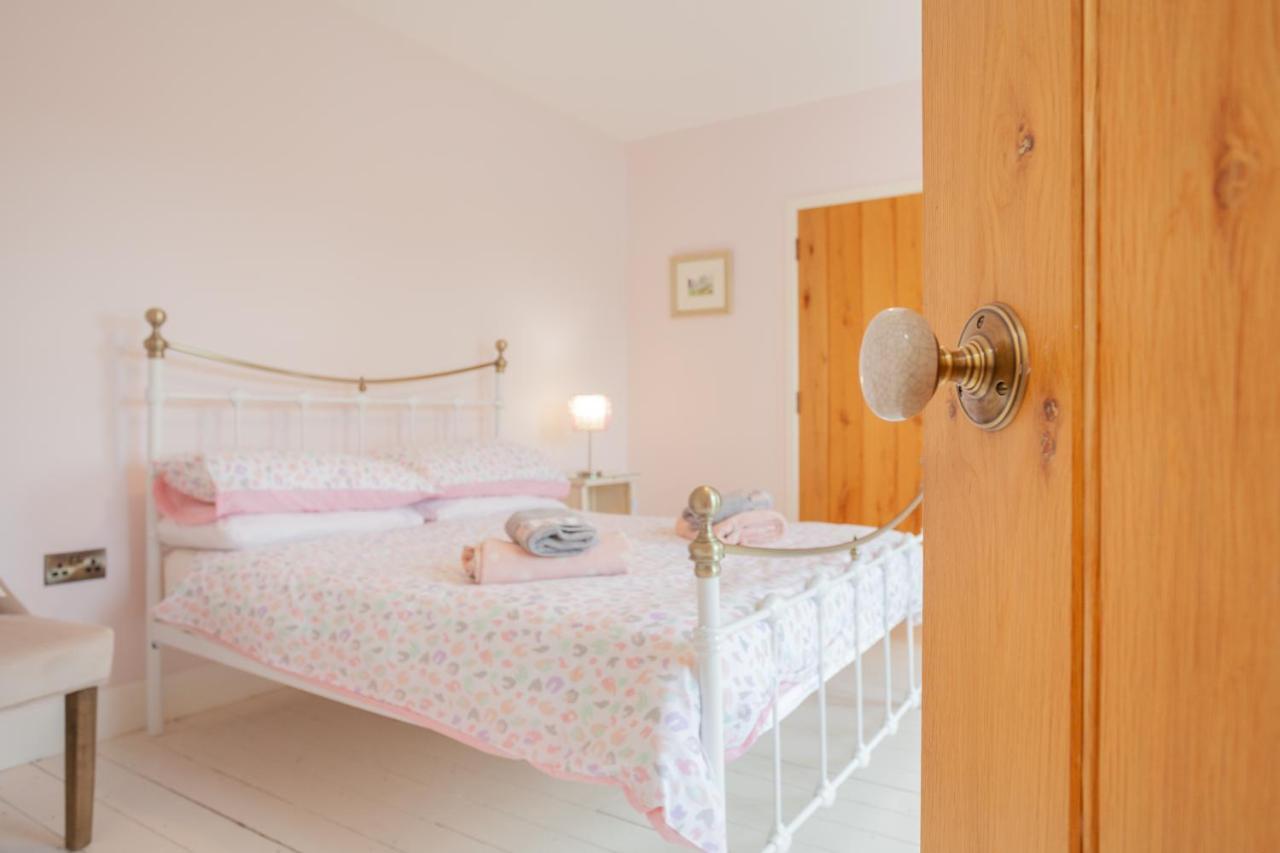 Beautiful Mountain Views & Private Hot Tub Villa Kilcoo Exteriör bild