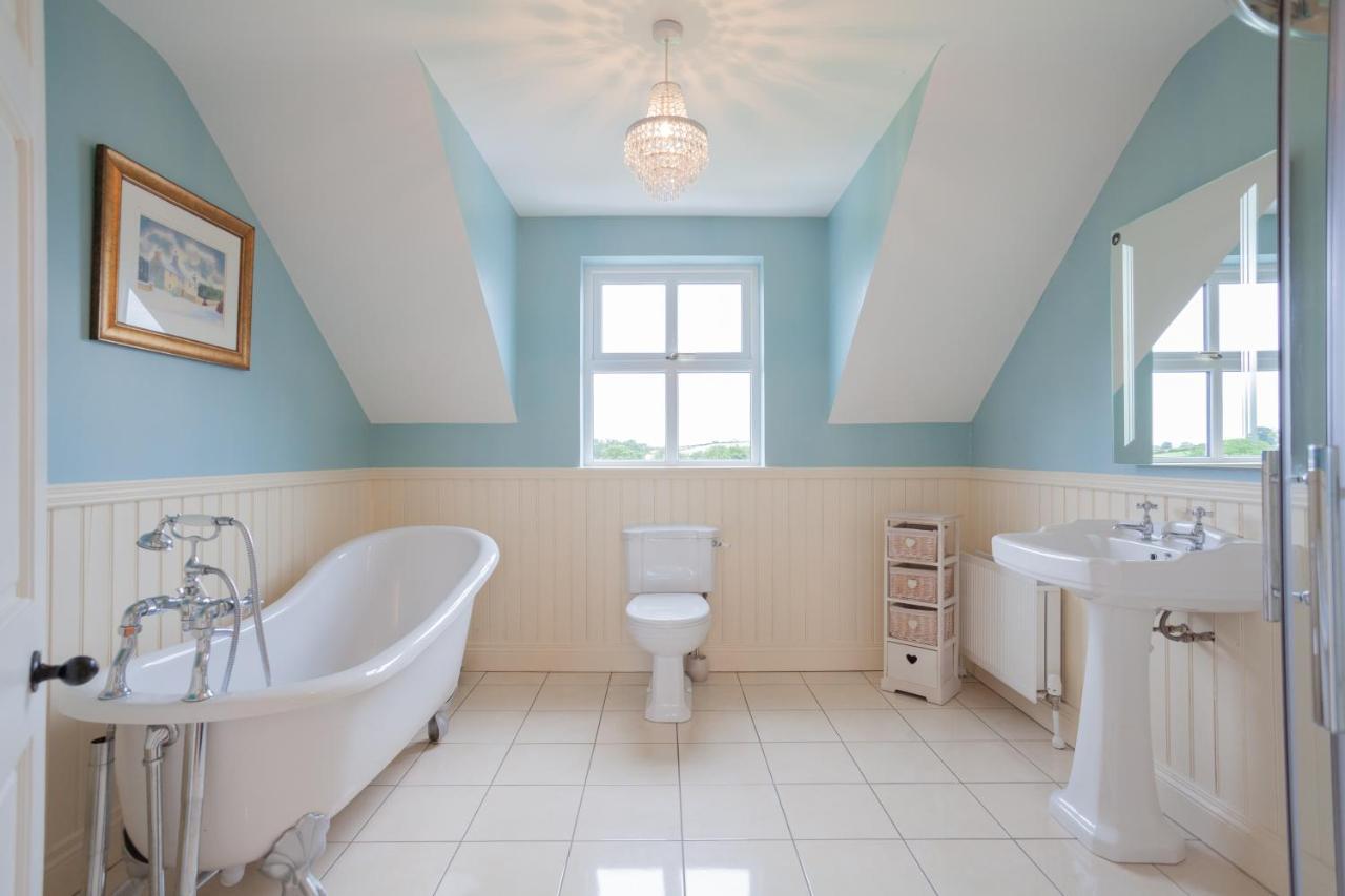 Beautiful Mountain Views & Private Hot Tub Villa Kilcoo Exteriör bild