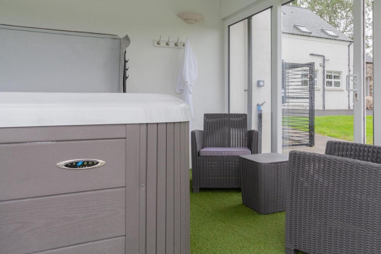 Beautiful Mountain Views & Private Hot Tub Villa Kilcoo Exteriör bild