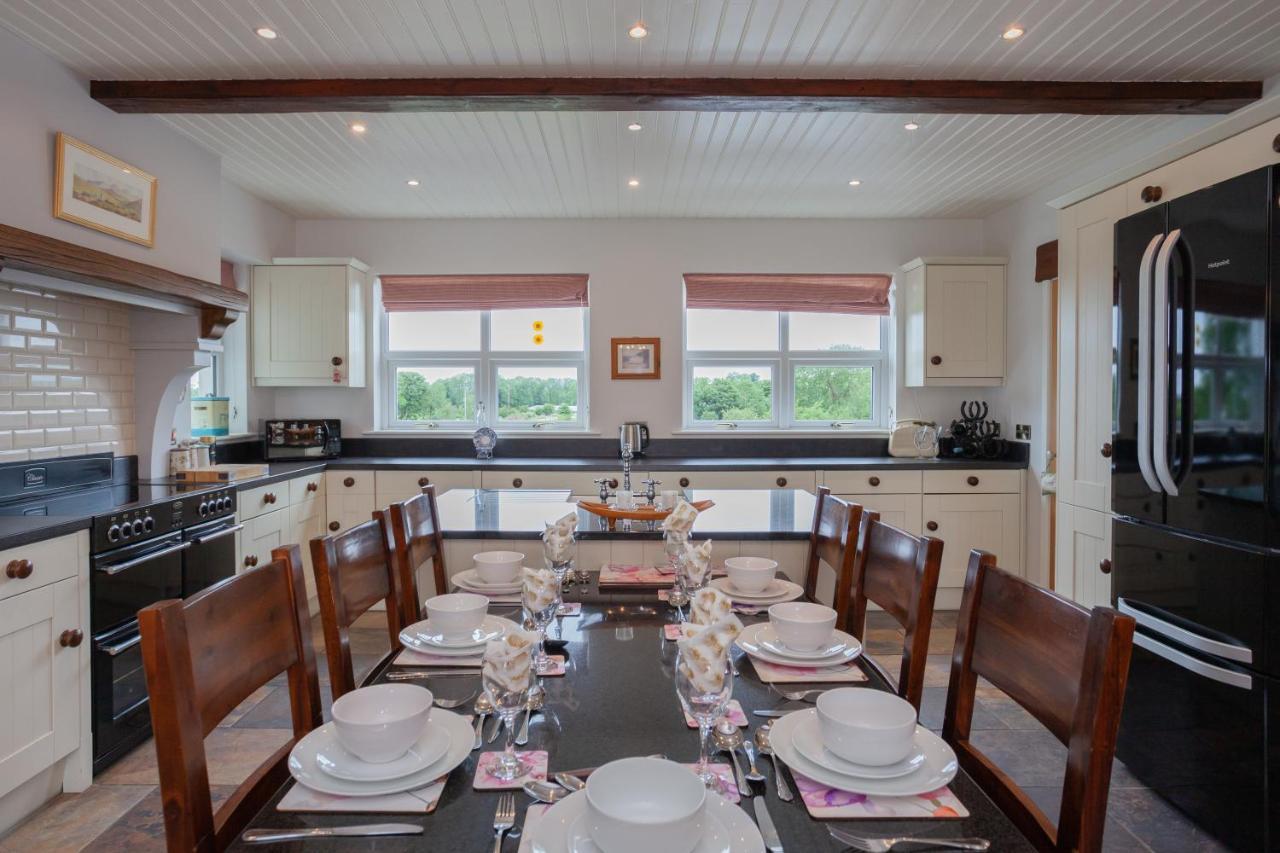 Beautiful Mountain Views & Private Hot Tub Villa Kilcoo Exteriör bild