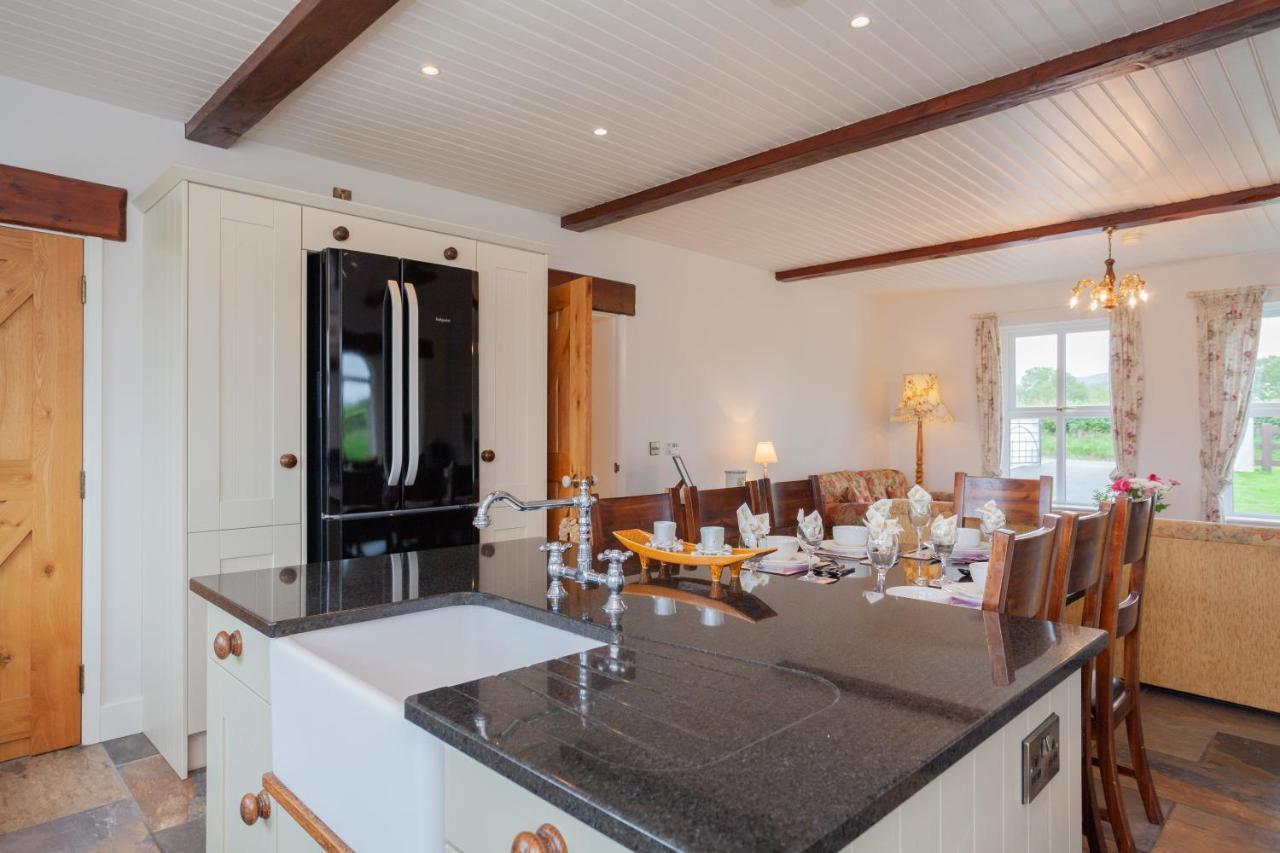 Beautiful Mountain Views & Private Hot Tub Villa Kilcoo Exteriör bild