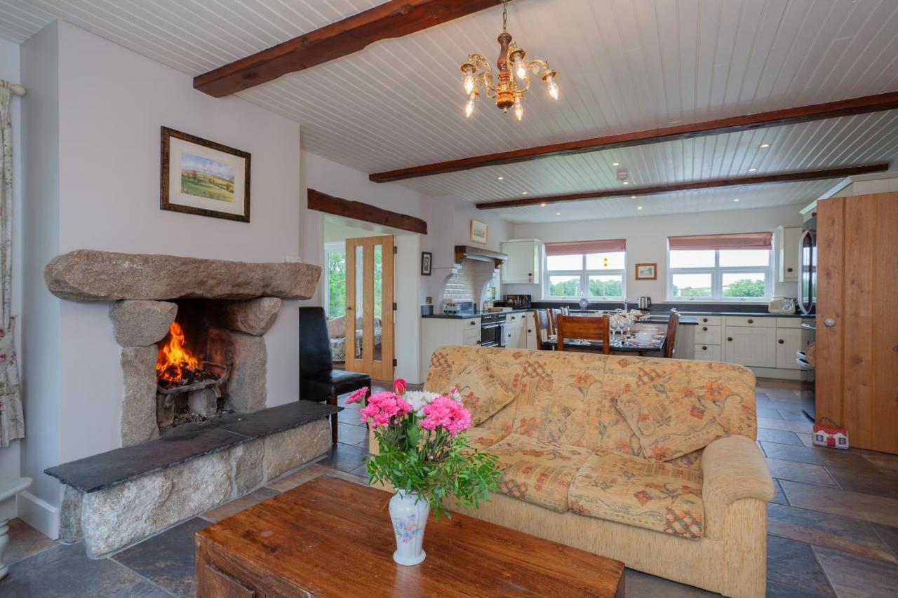 Beautiful Mountain Views & Private Hot Tub Villa Kilcoo Exteriör bild